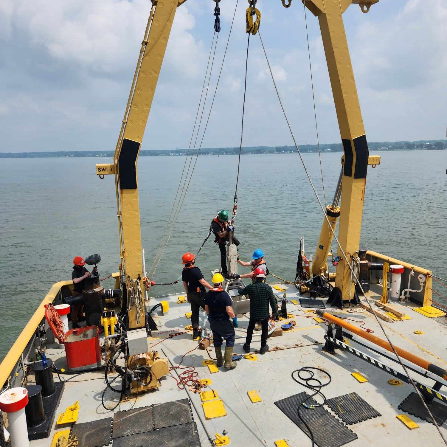 Déploiement du carottier à boîte au Port de Trois-Rivières © Maude Boissonneault